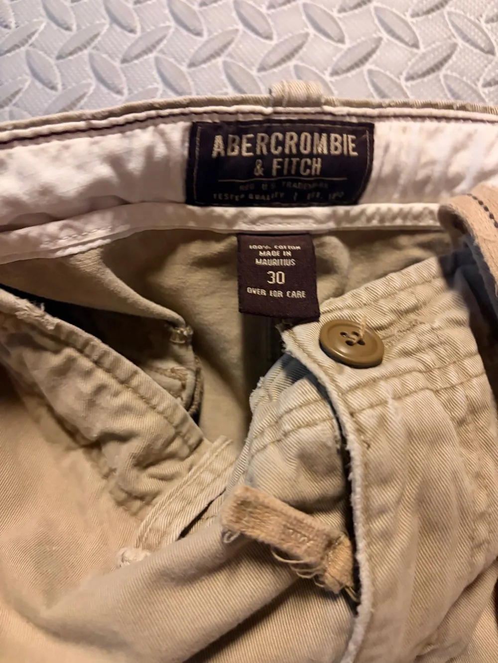 EUC Abercrombie & Fitch Tan Cargo Shorts with Utility Pockets